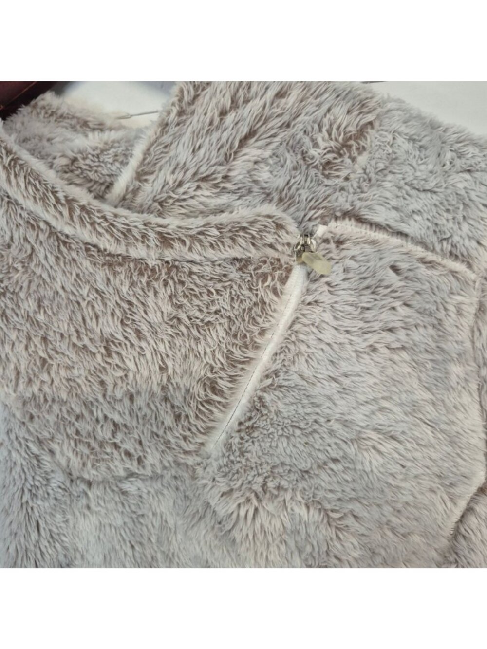 St. Johns Bay Womens Faux Fur Pullover Jacket Small Taupe Shadow Plush Long Slee - Picture 2 of 9